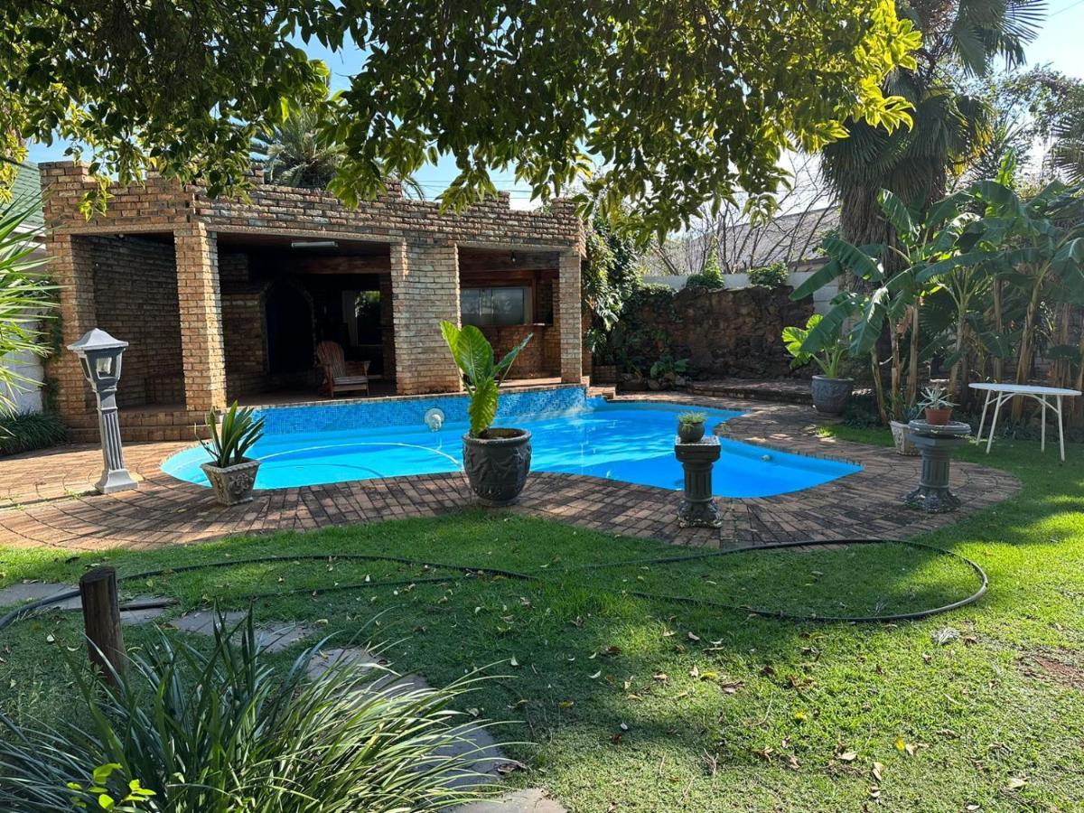 Just Tiffany Guest House & Conference Facility Potchefstroom Exterior foto